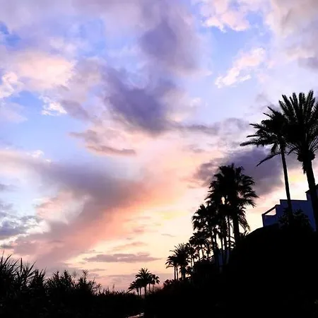 Daire Puente Luxury Penthouse, Beachside & Sea Views