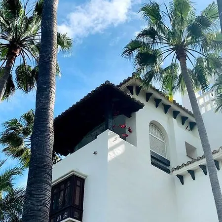 Daire Puente Luxury Penthouse, Beachside & Sea Views *