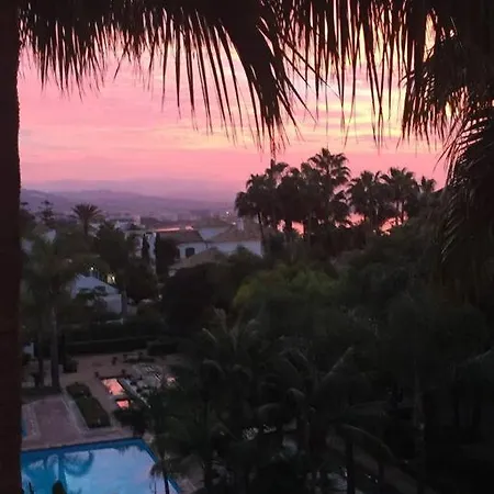 Lejlighed Puente Luxury Penthouse, Beachside & Sea Views