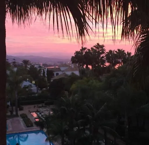 شقة Puente Luxury Penthouse, Beachside & Sea Views