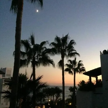 Apartman Puente Luxury Penthouse, Beachside & Sea Views *