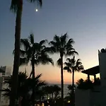 Apartman Puente Luxury Penthouse, Beachside & Sea Views *