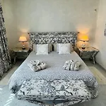 Puente Luxury Penthouse, Beachside & Sea Views Apartman Marbella