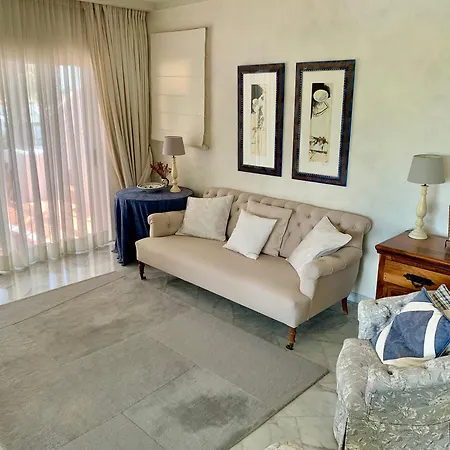 Apartman Puente Luxury Penthouse, Beachside & Sea Views