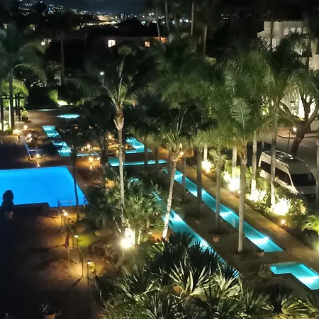 Apartman Puente Luxury Penthouse, Beachside & Sea Views *