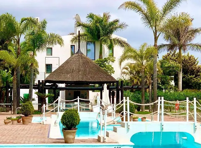 Apartment Puente Luxury Penthouse, Beachside & Sea Views *